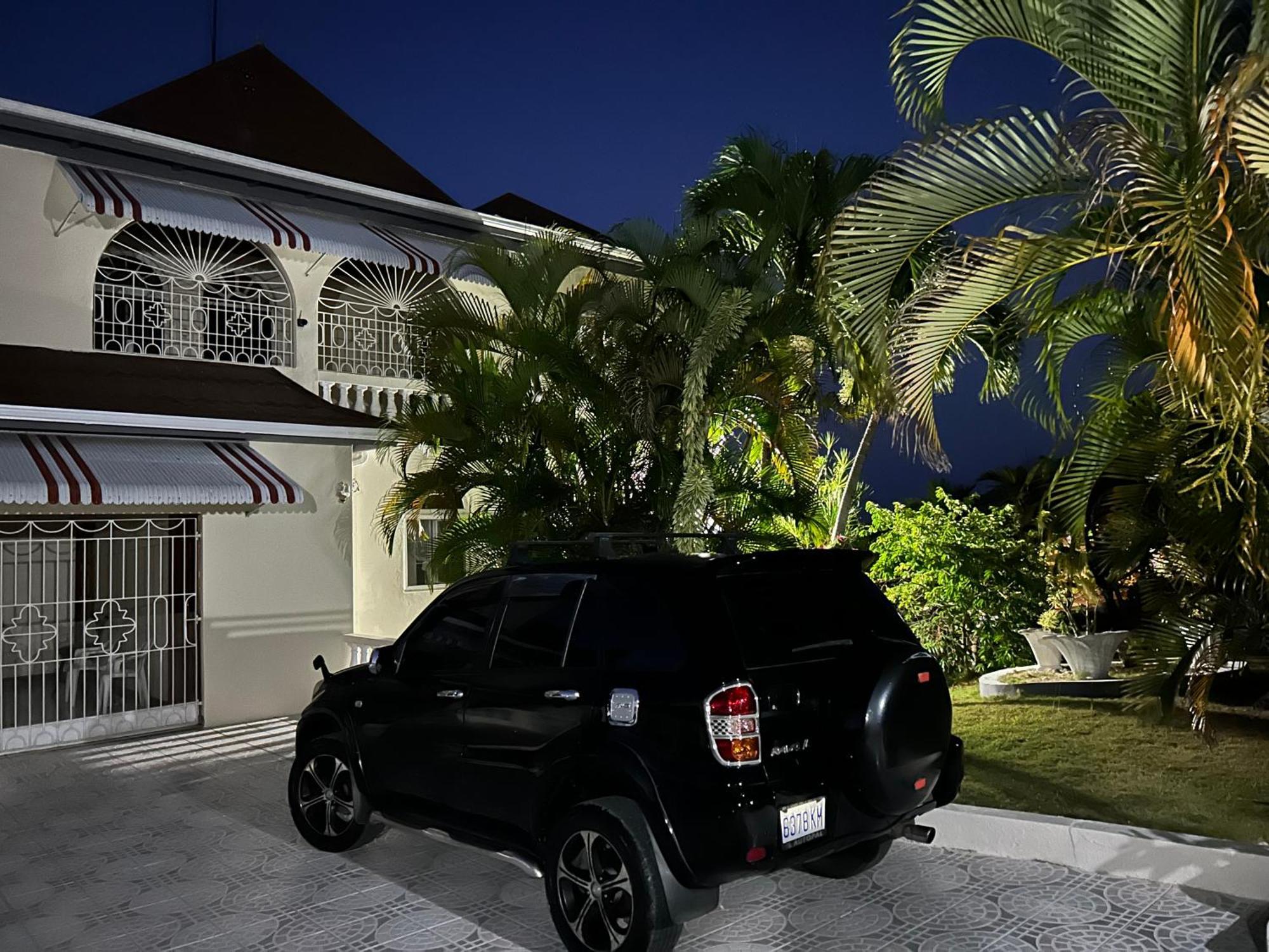 Goldenview Guesthouse Ocho Rios Bagian luar foto