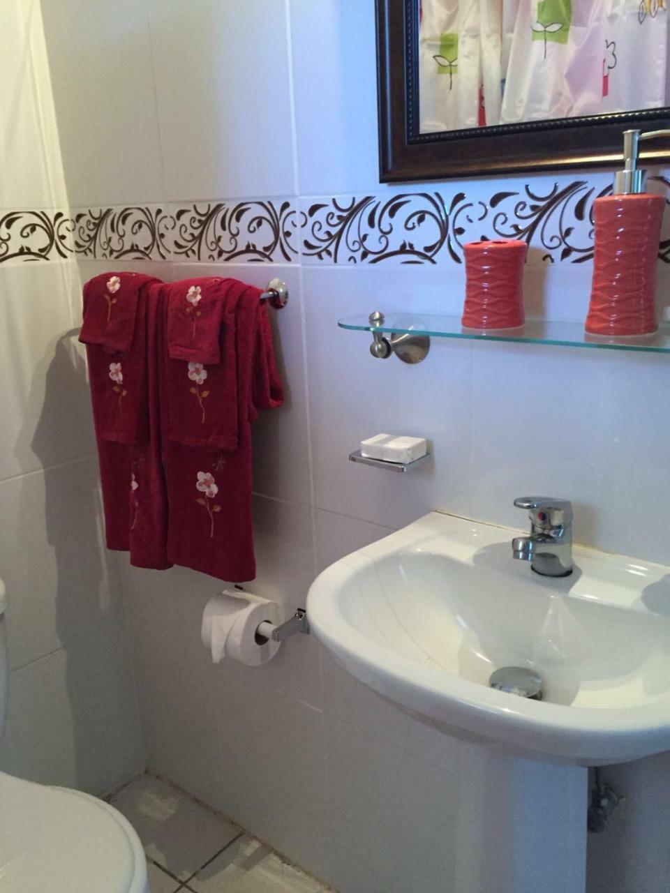 Goldenview Guesthouse Ocho Rios Bagian luar foto