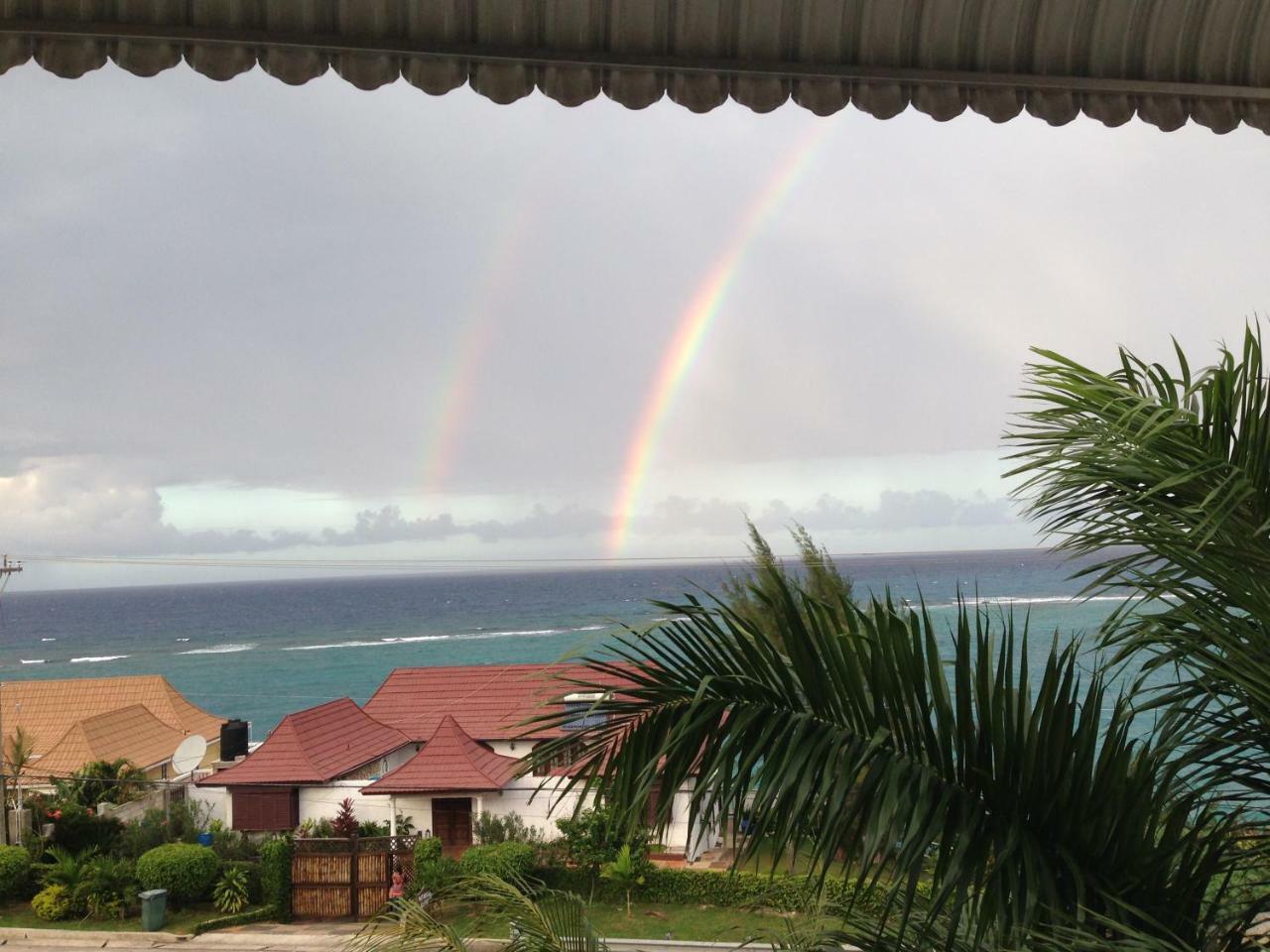 Goldenview Guesthouse Ocho Rios Bagian luar foto