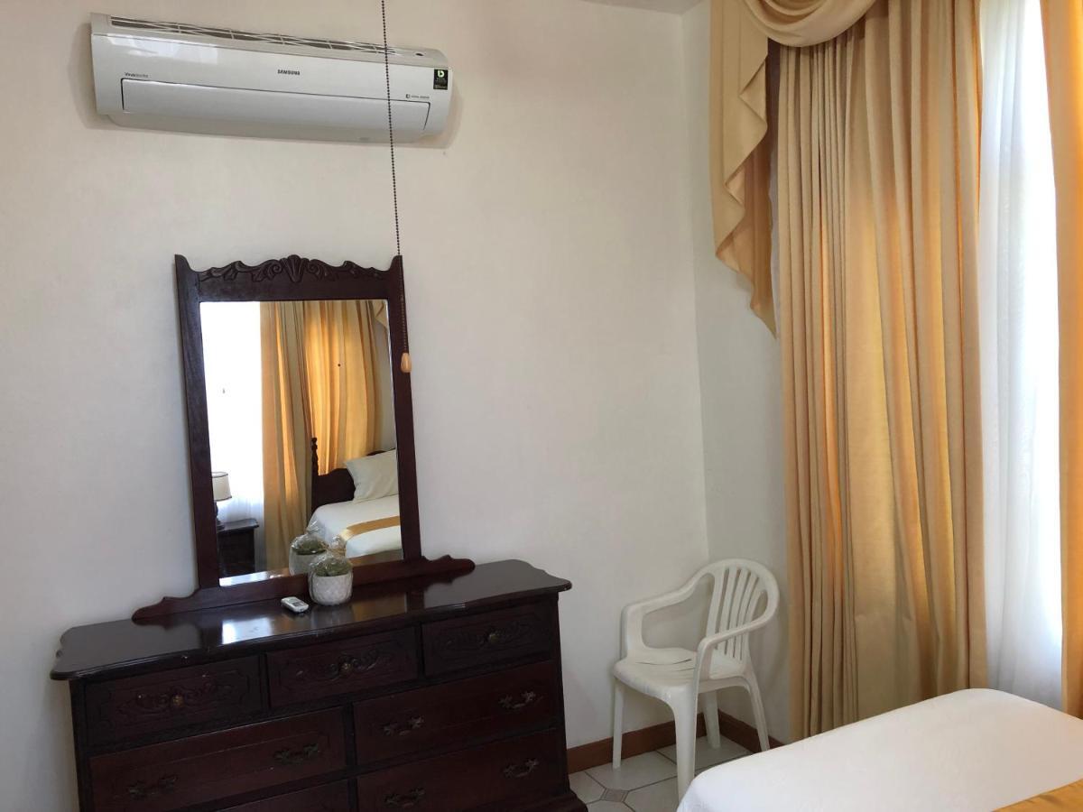 Goldenview Guesthouse Ocho Rios Bagian luar foto