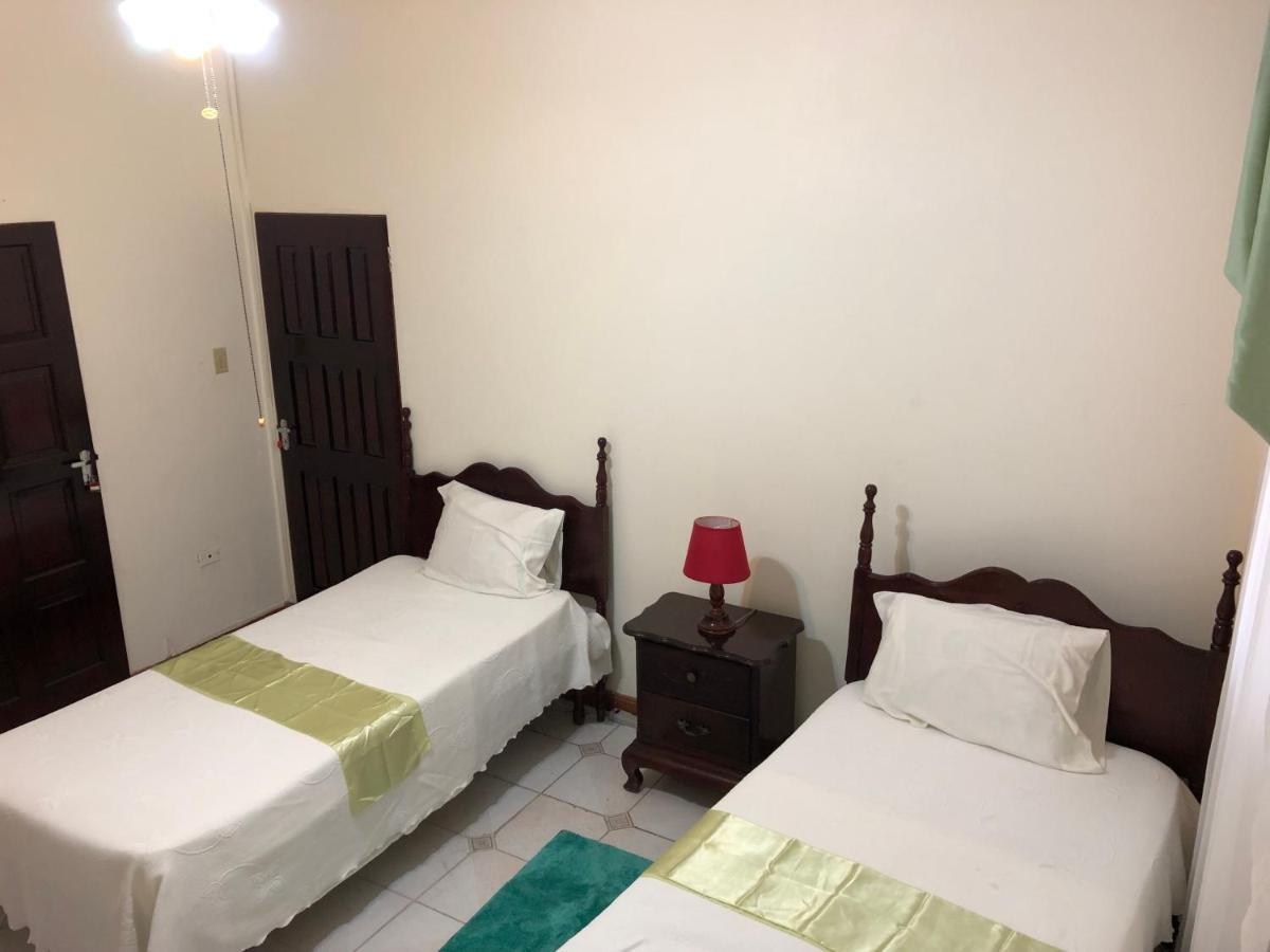 Goldenview Guesthouse Ocho Rios Bagian luar foto